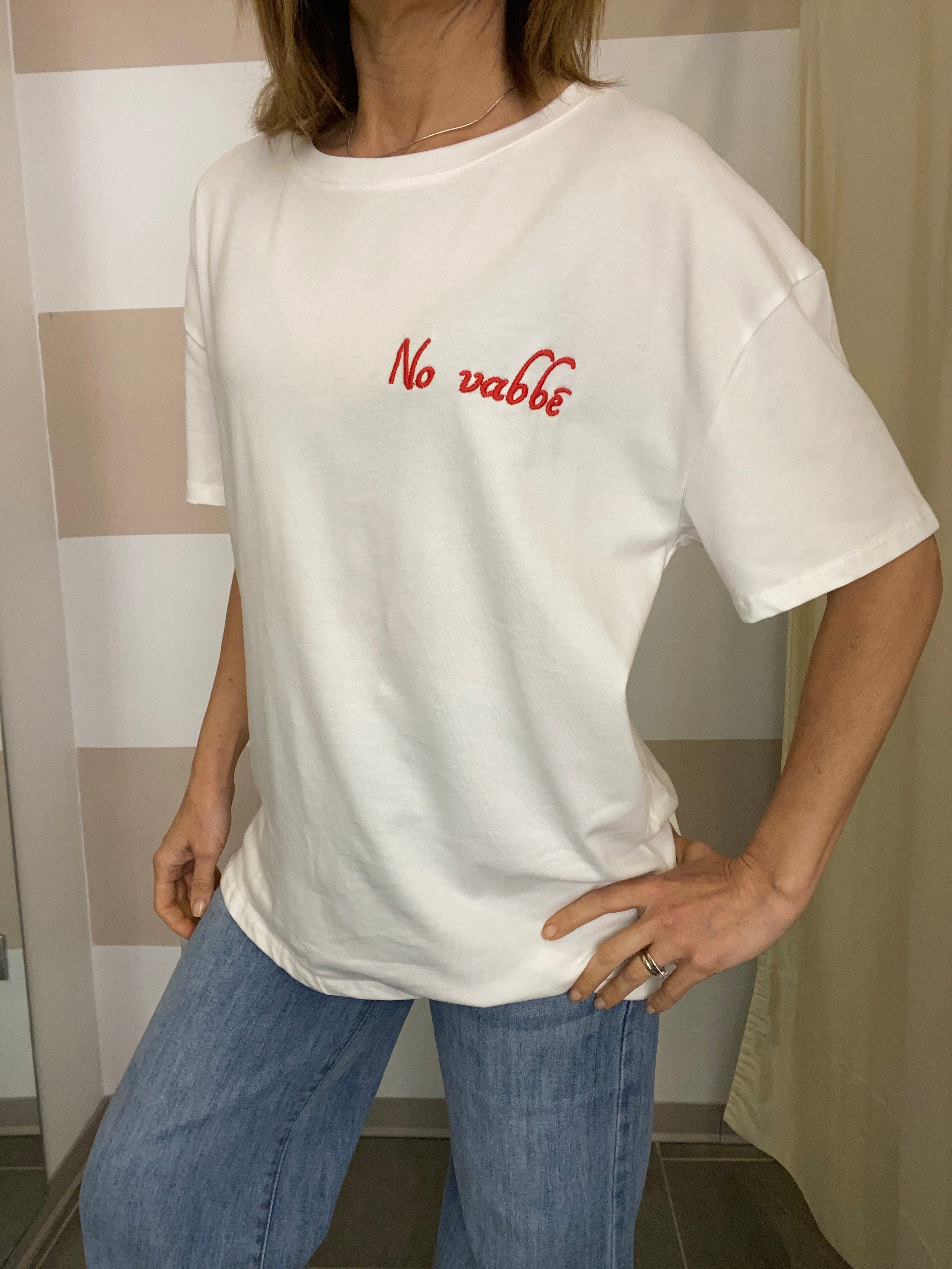 T-shirt con scritta ricamata Youdecide ‘no vabbè ‘