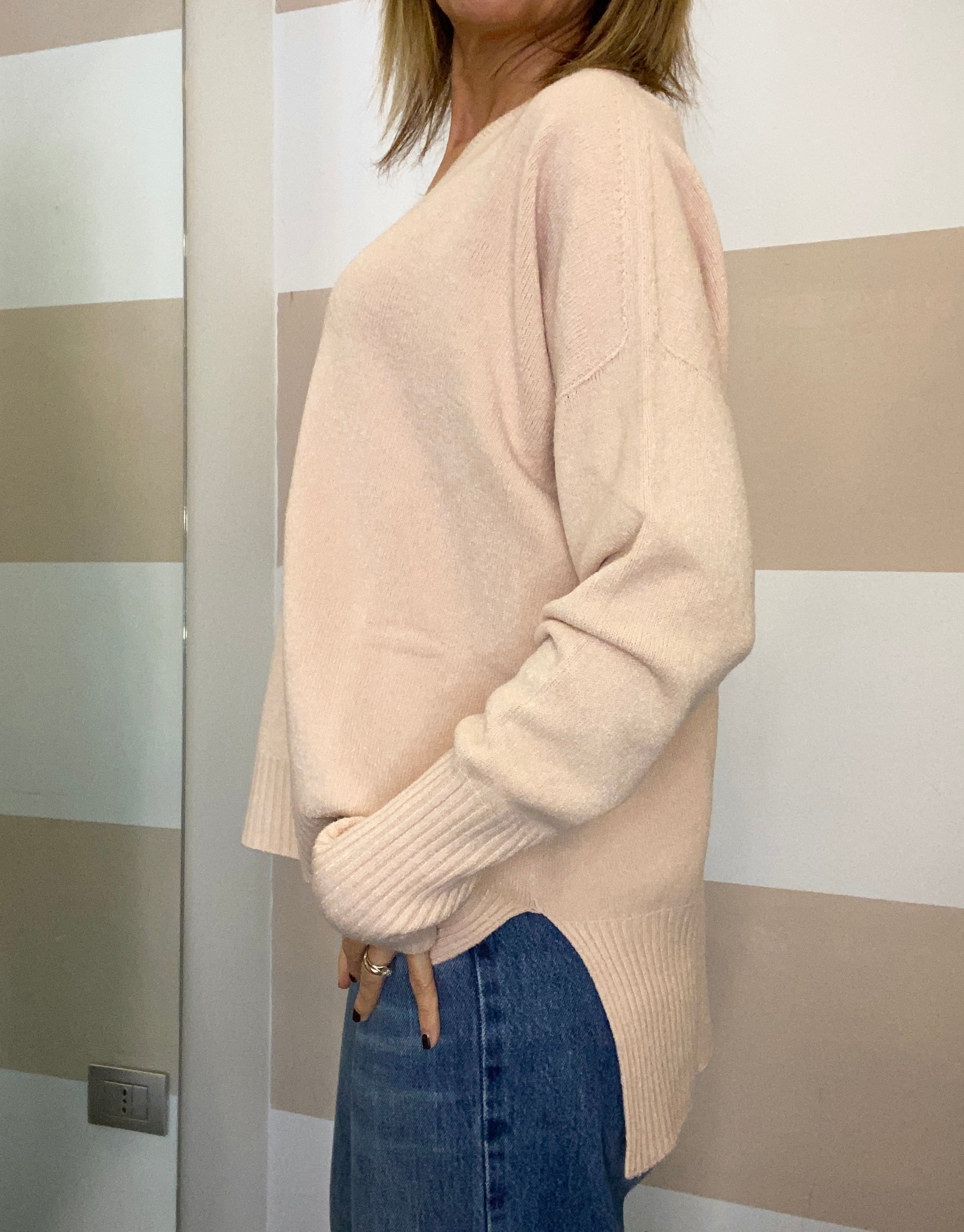 Maglia Over Scollo V in Calda Viscosa – Kontatto