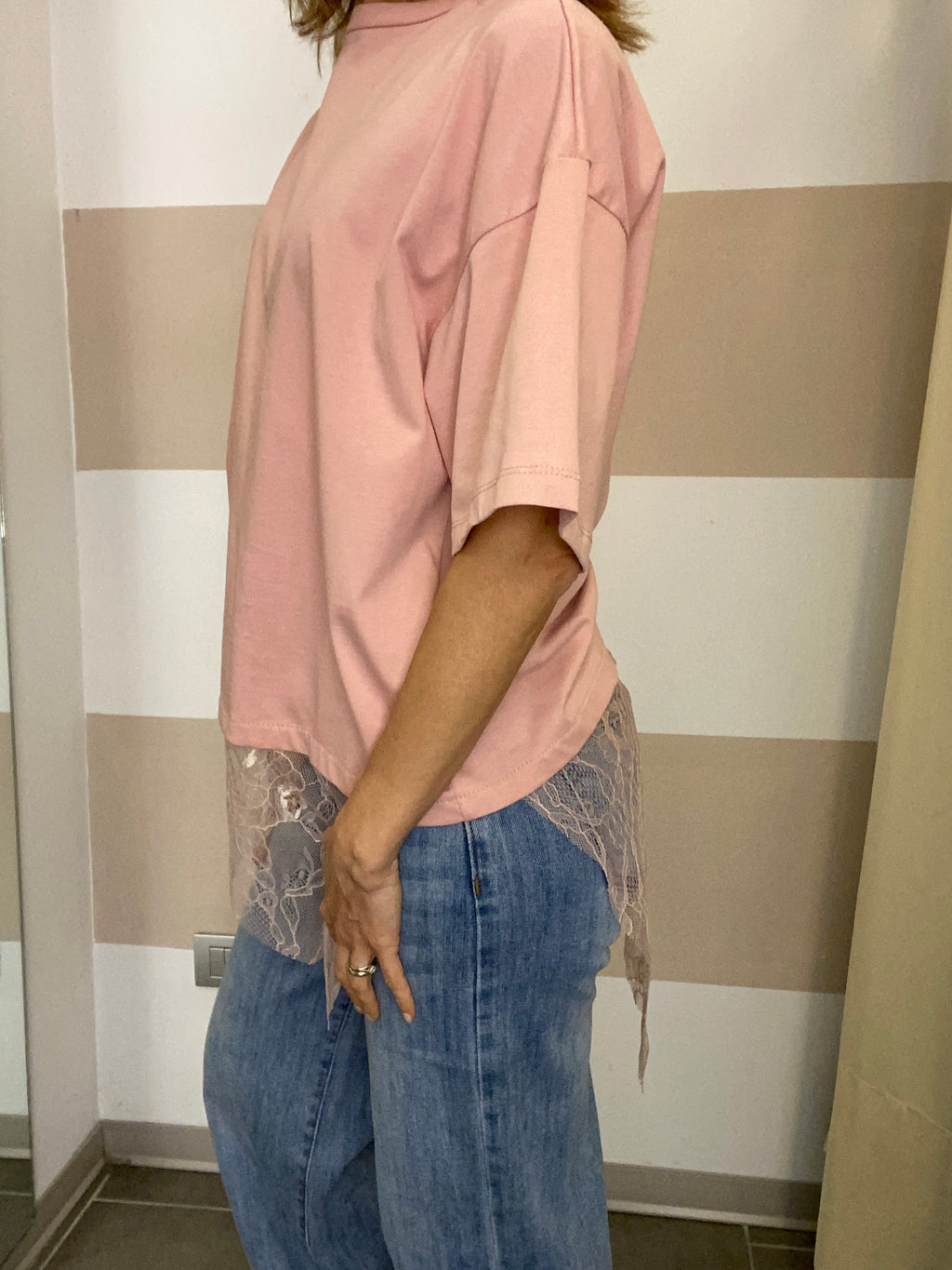 T-shirt con pizzo asimmetrico Kikisix