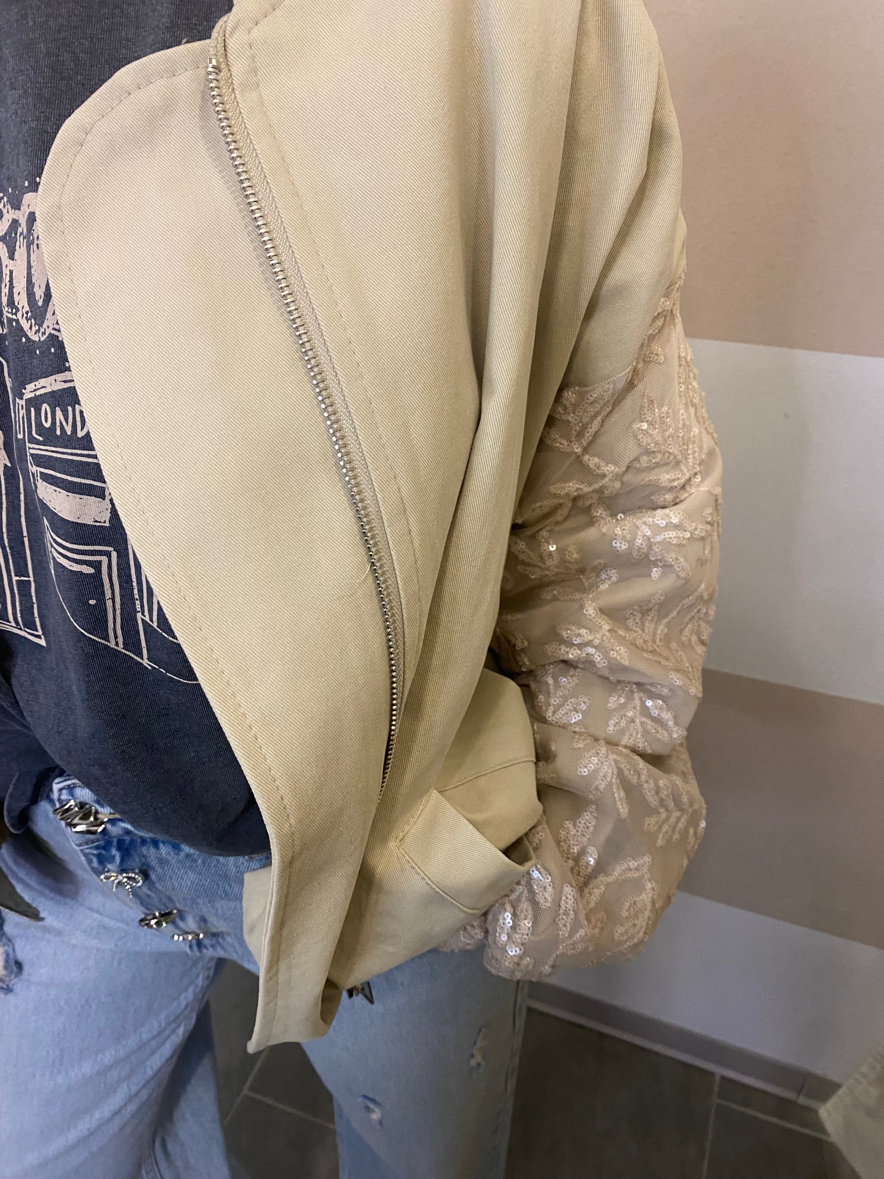 Bomber con manica paillettes
