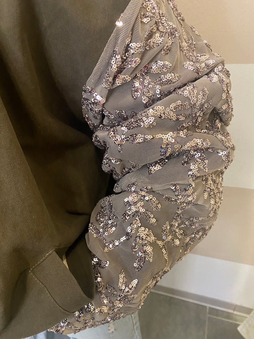 Bomber con manica paillettes