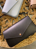 Pochette a busta in pelle