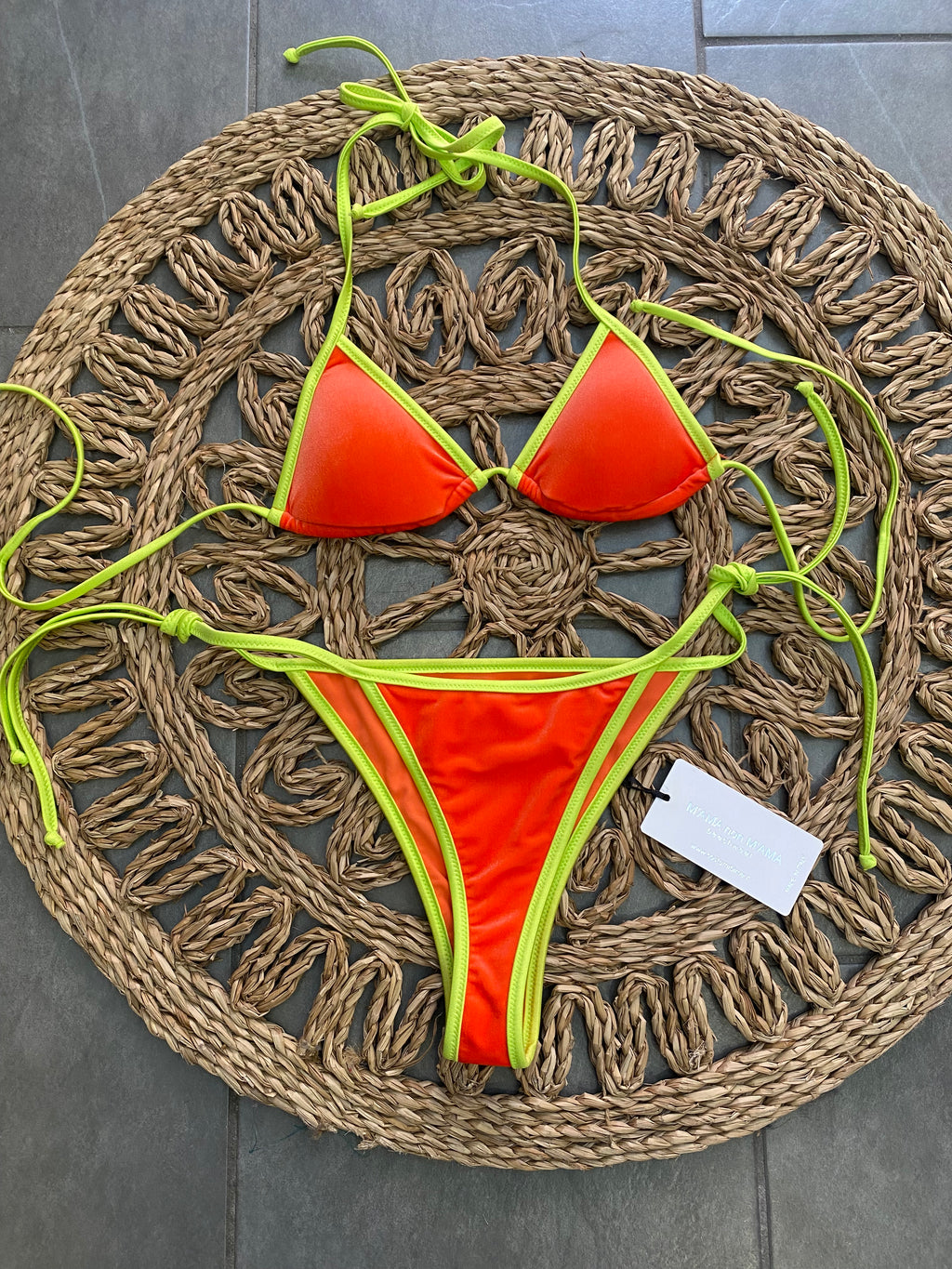 COSTUME