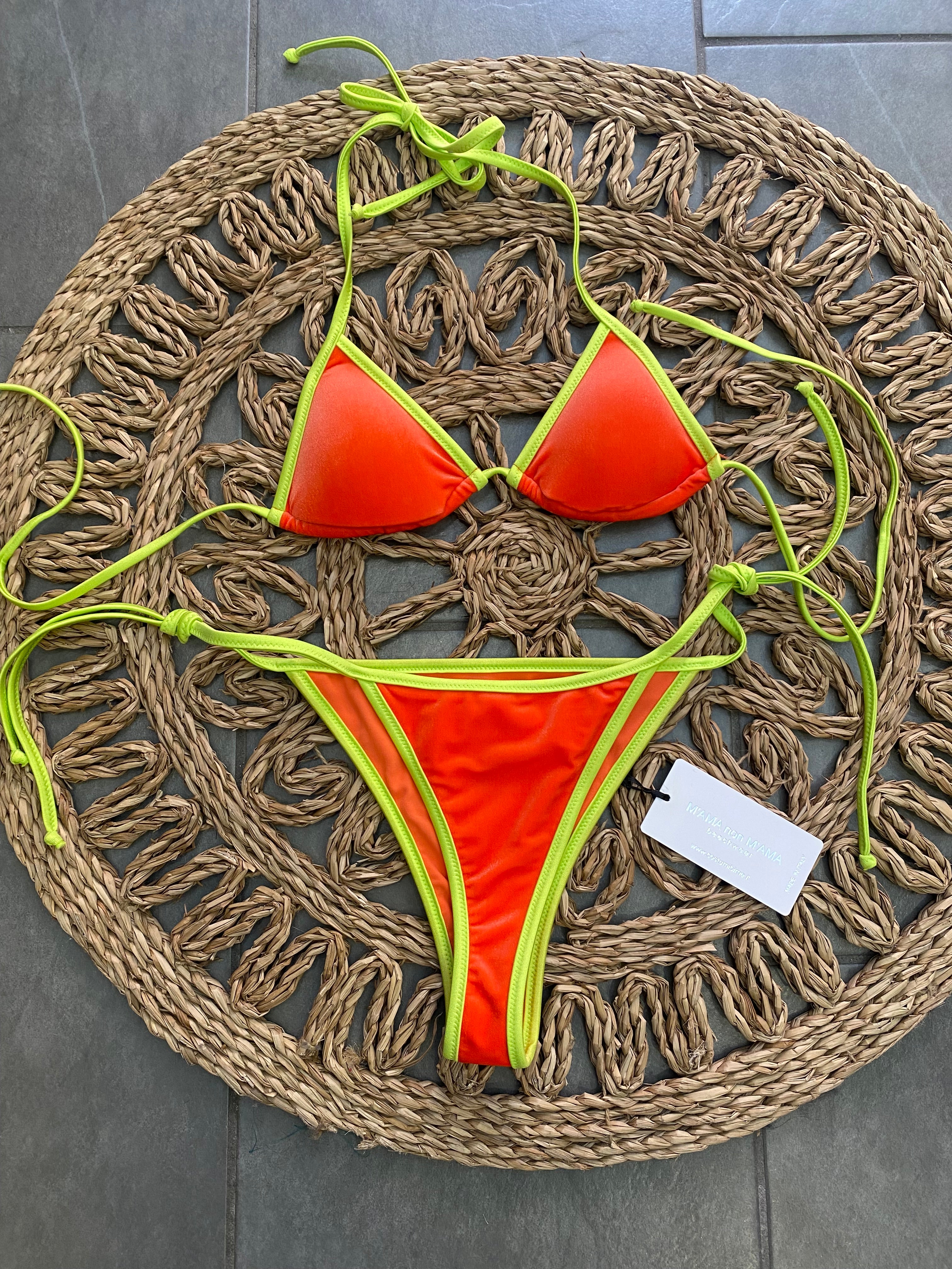 COSTUME