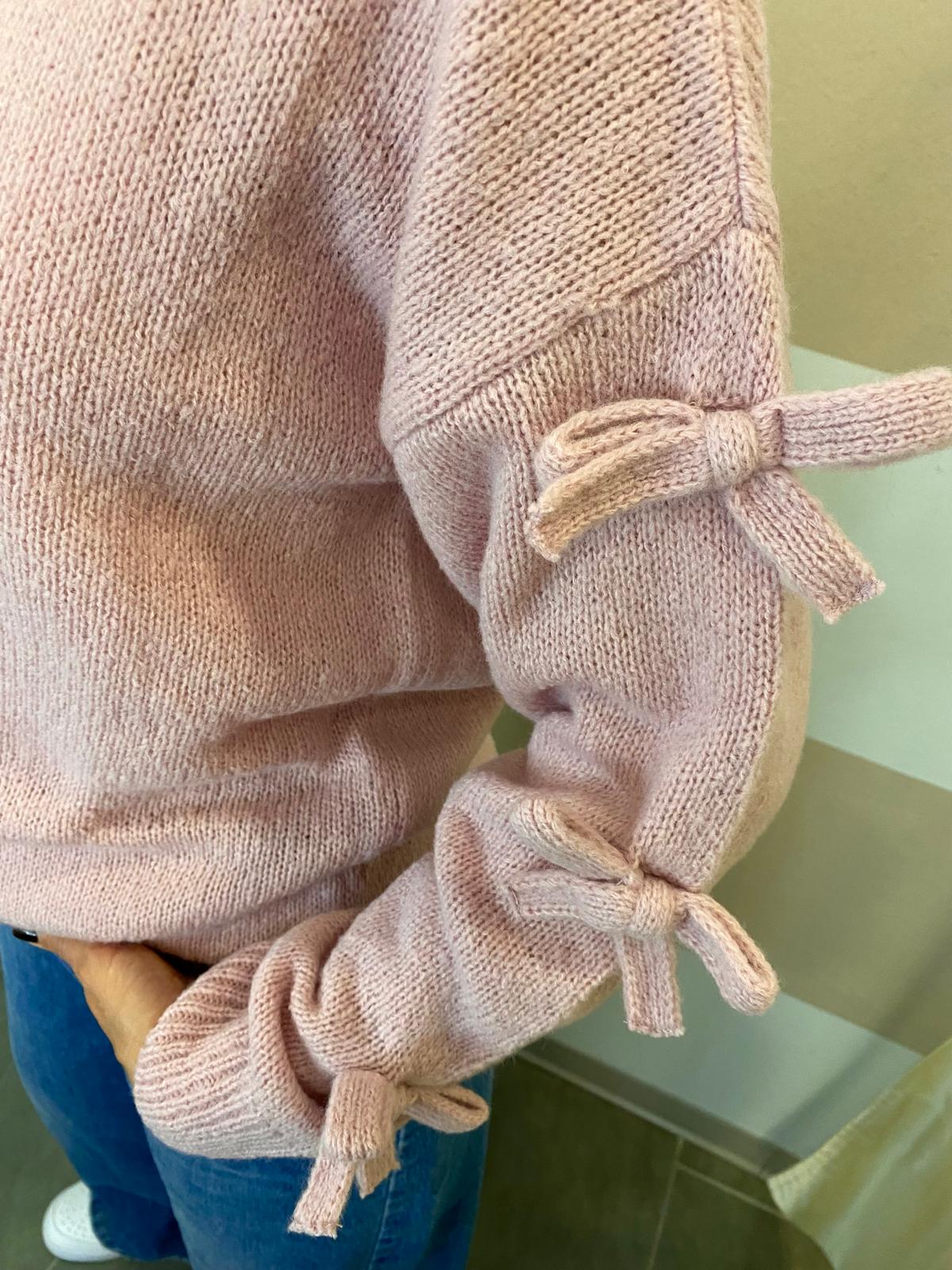 Maglione con fiocchetti Kontatto